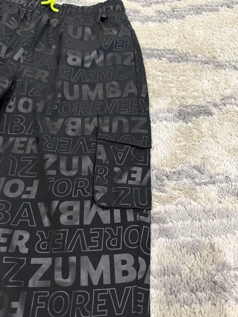 美品ZUMBA ブラック パンツ XS イエローポケット