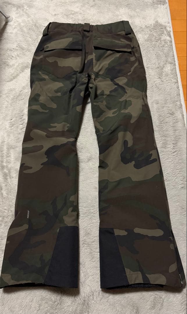 The North Face カモフラージュ スノーボードパンツ