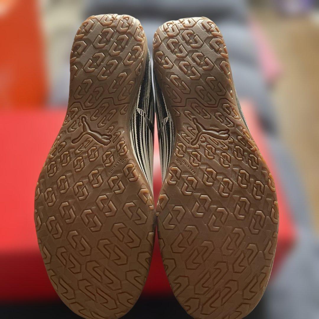 新品タグ付きPuma アタッカントⅡ IT ￼サッカーシューズ 27