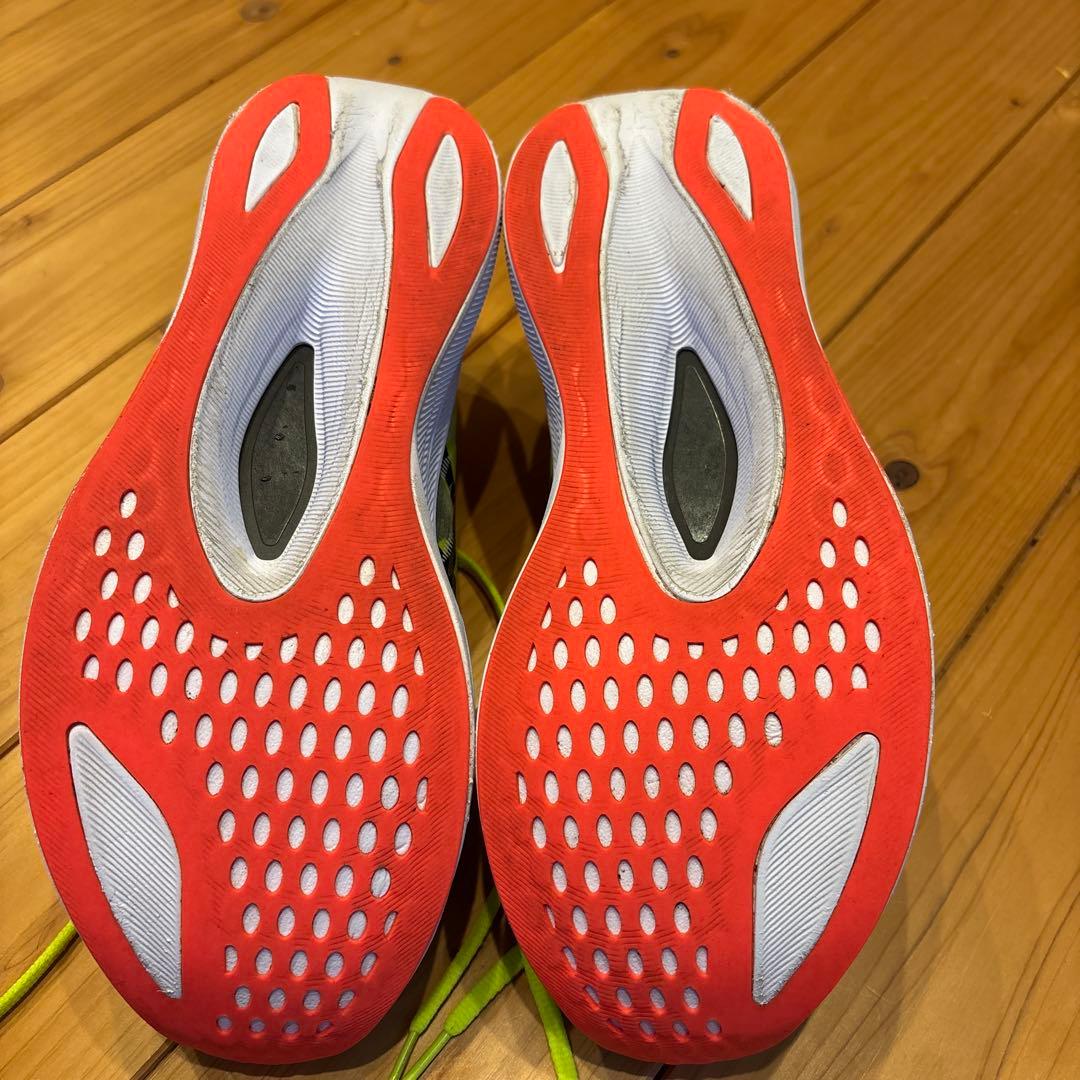 asics マジックスピード4 27.5cm カーボン搭載ランニングシューズ