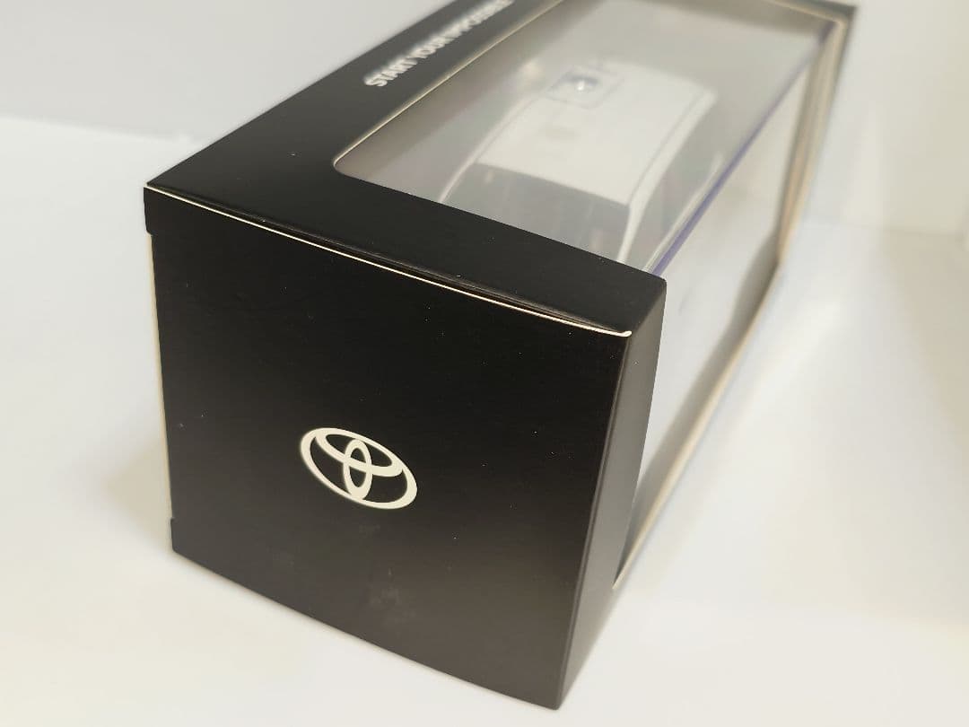 トヨタ 新型シエンタ ホワイト カラーサンプル ミニカー 1/30 非売品