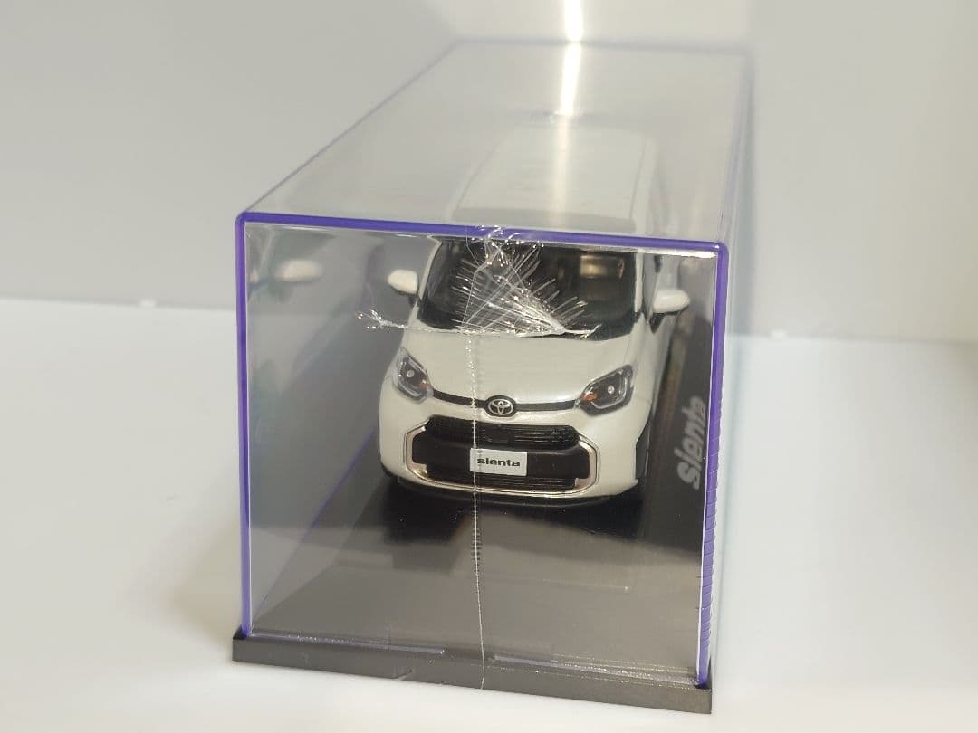 トヨタ 新型シエンタ ホワイト カラーサンプル ミニカー 1/30 非売品