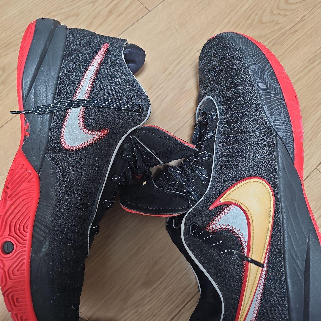 NIKE レブロン20