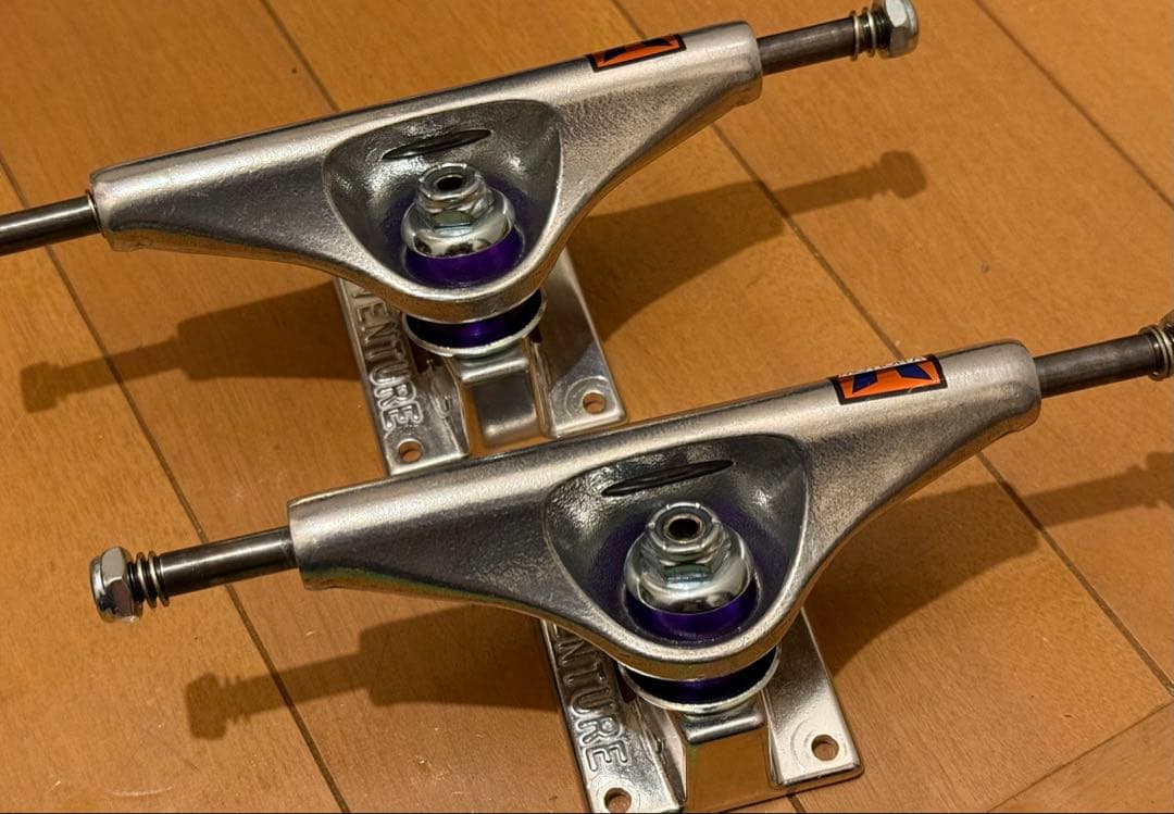 スケートボード VENTURE TRUCK V-HOLLOWS POLISHED 5.2 HI