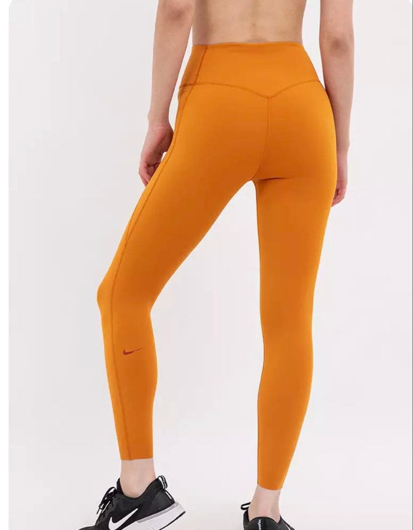 Nike Universal High-Waisted レギンス　だいだい色