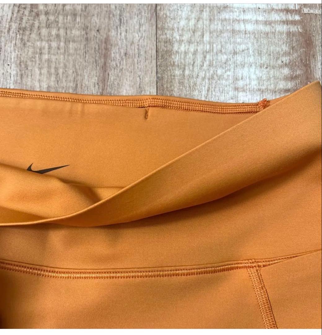 Nike Universal High-Waisted レギンス　だいだい色