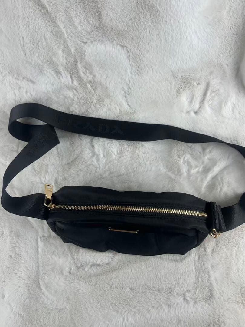 PRADA ブラック ショルダーバッグ ナイロン ノベルティ ブラック