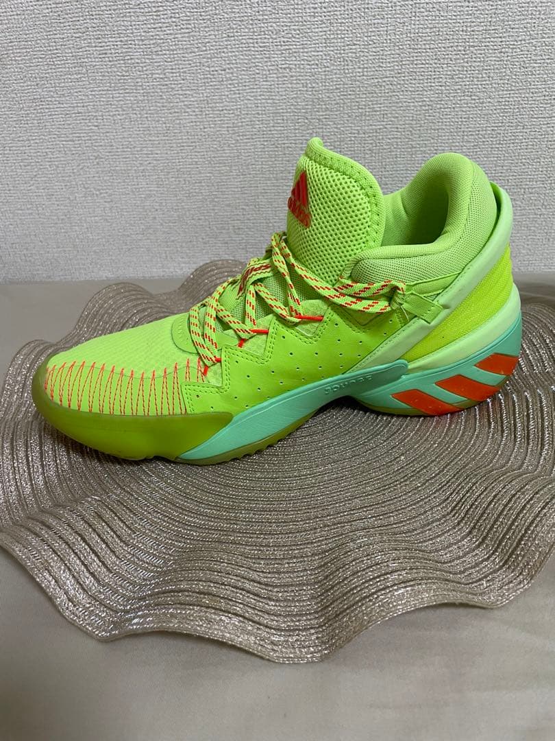 adidasバスケットボールシューズ