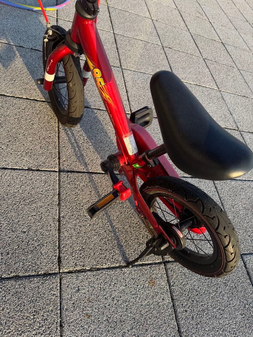 自転車 カーズ　ストライダー