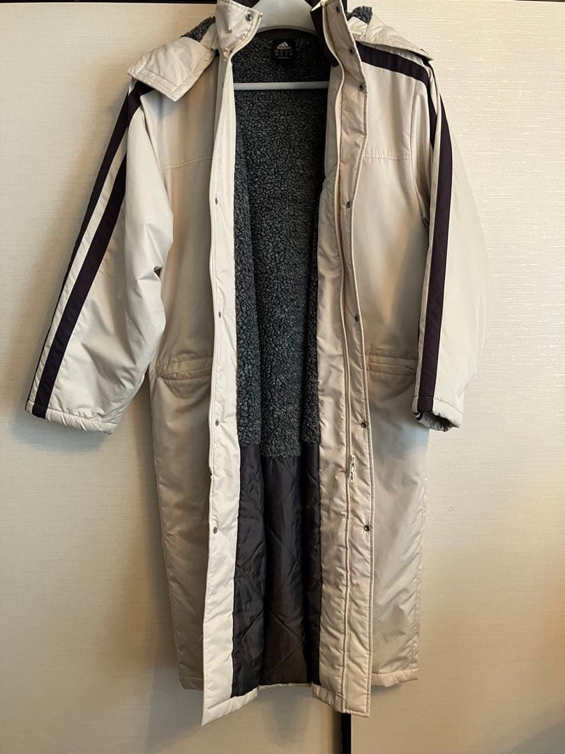 adidasベンチコート