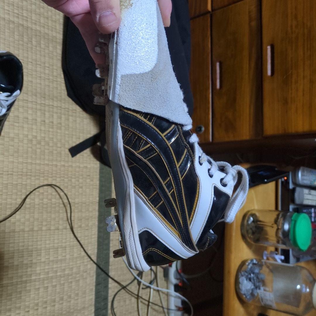 アシックスの野球スパイクです。27.5センチ 足に合わない為出品しました。3E
