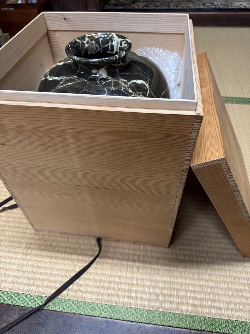 大理石 マーブル 壺 花瓶 黒白模様 木箱付 重厚感 インテリア 骨董 オブジェ