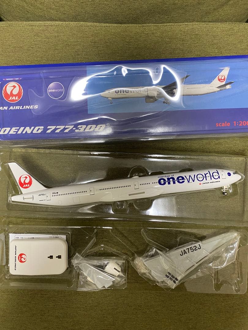 JAL Boeing 777-300 スケール1:200 JA752J