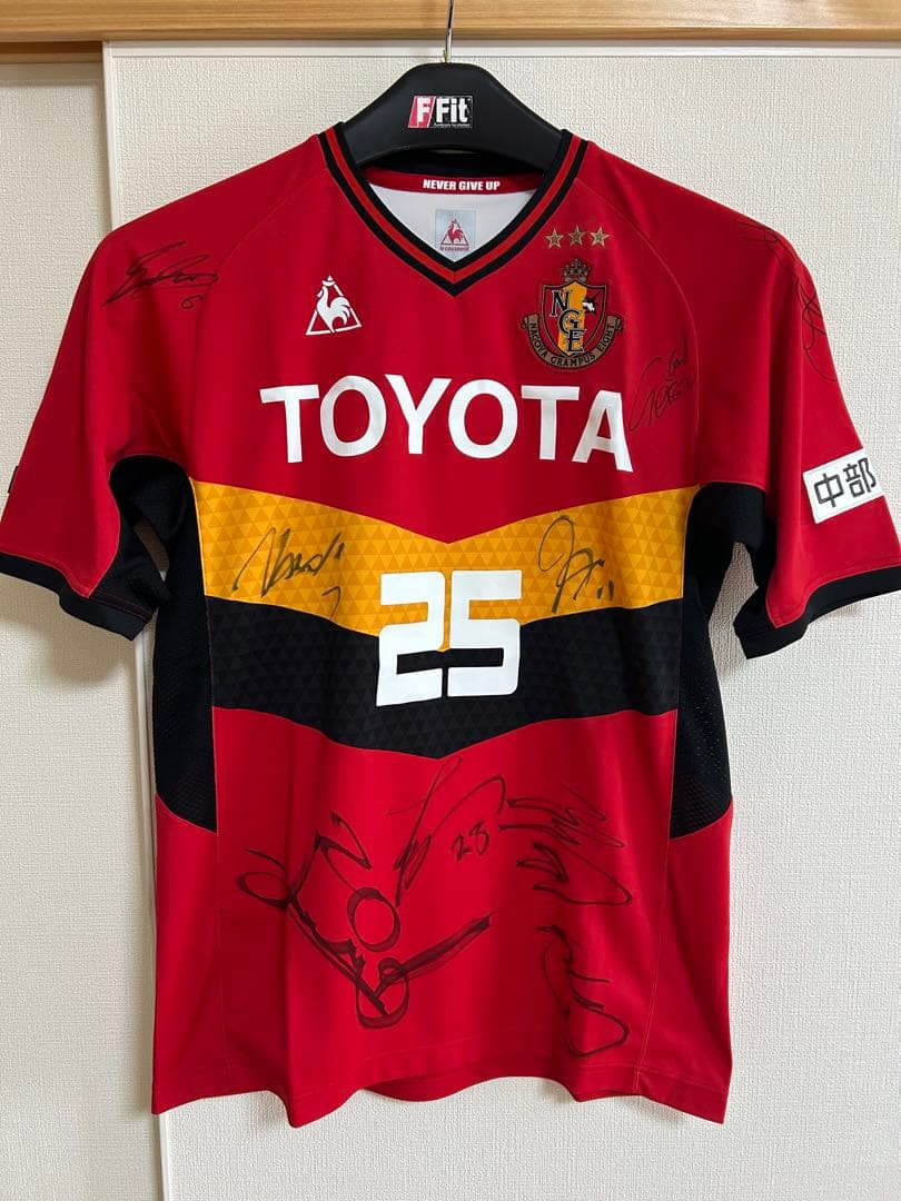 最終価格！名古屋グランパス2011金崎夢生 優勝ロゴ（当時在籍選手サイン入）