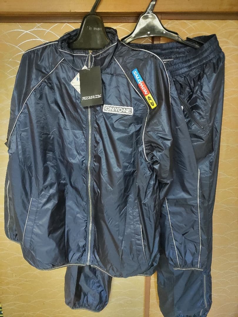 新品タグ付き保管品 ONYONE SAROMON TEAM ウインドブレーカー