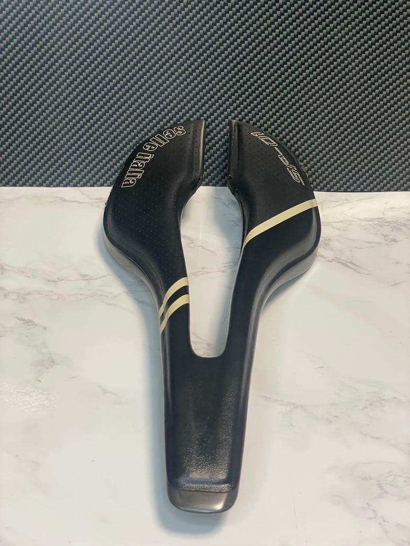 selle italia sp-01 tenko フルカーボンサドル　軽量
