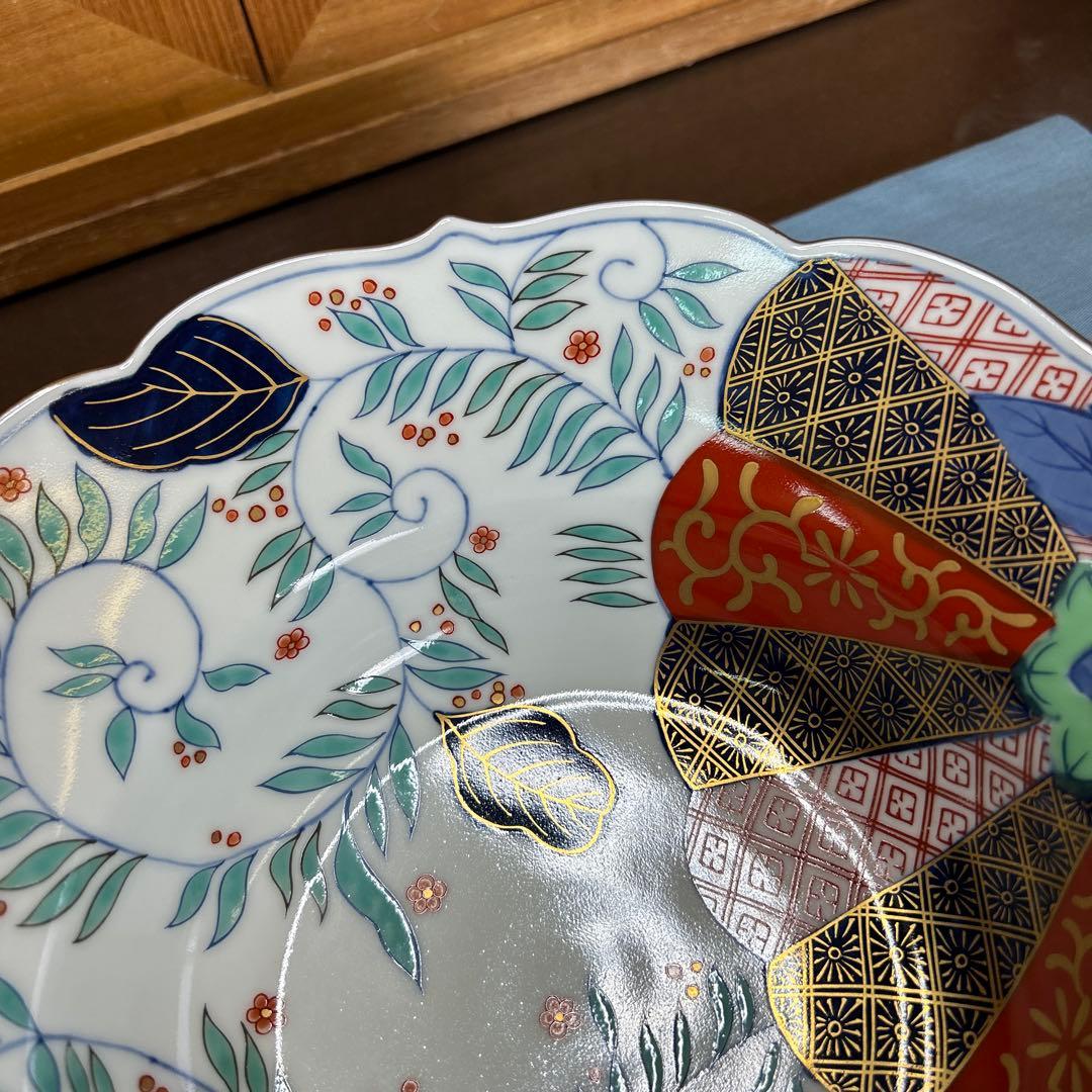 其泉　金彩色絵菊花唐草紋菓子鉢と青白磁牡丹彫銘々皿５枚揃　まとめ売り　美品