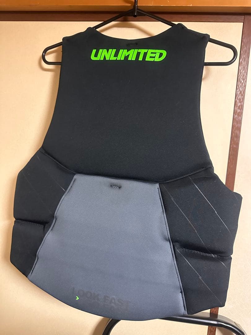 送料無料！超美品！UNLIMITED RUSH ライフジャケットSジェットスキー