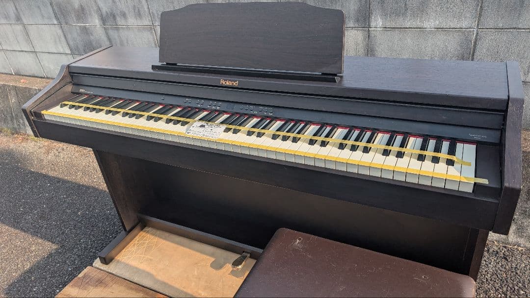 送料込み 音・機能のROLAND 電子ピアノ RP401 14年製 激安販売中