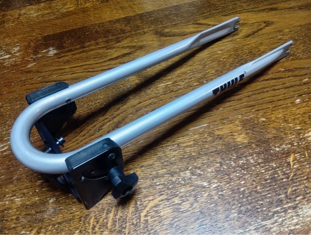 スーリー　THULE製　フロントホイールホルダー