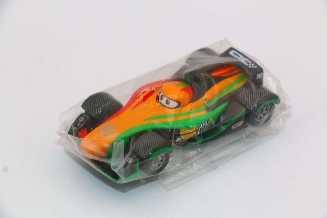 【新品　未使用】トミカ　カーズリップクラッチゴンスキー（カーボンレーサータイプ）