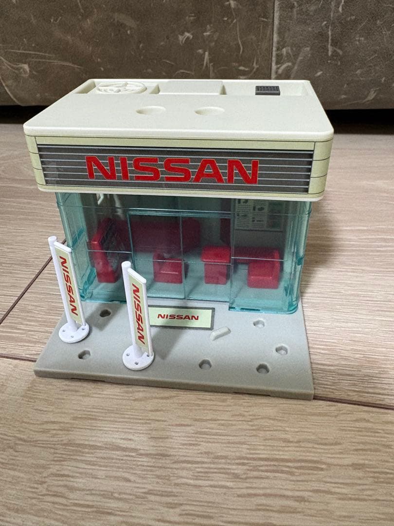 参考画像　トミカ　日産