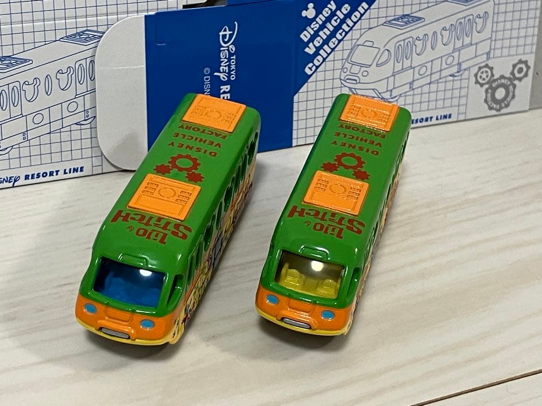 トミカ ディズニー ビークル ファクトリー リロ&スティッチ ２台（窓：青&黄）