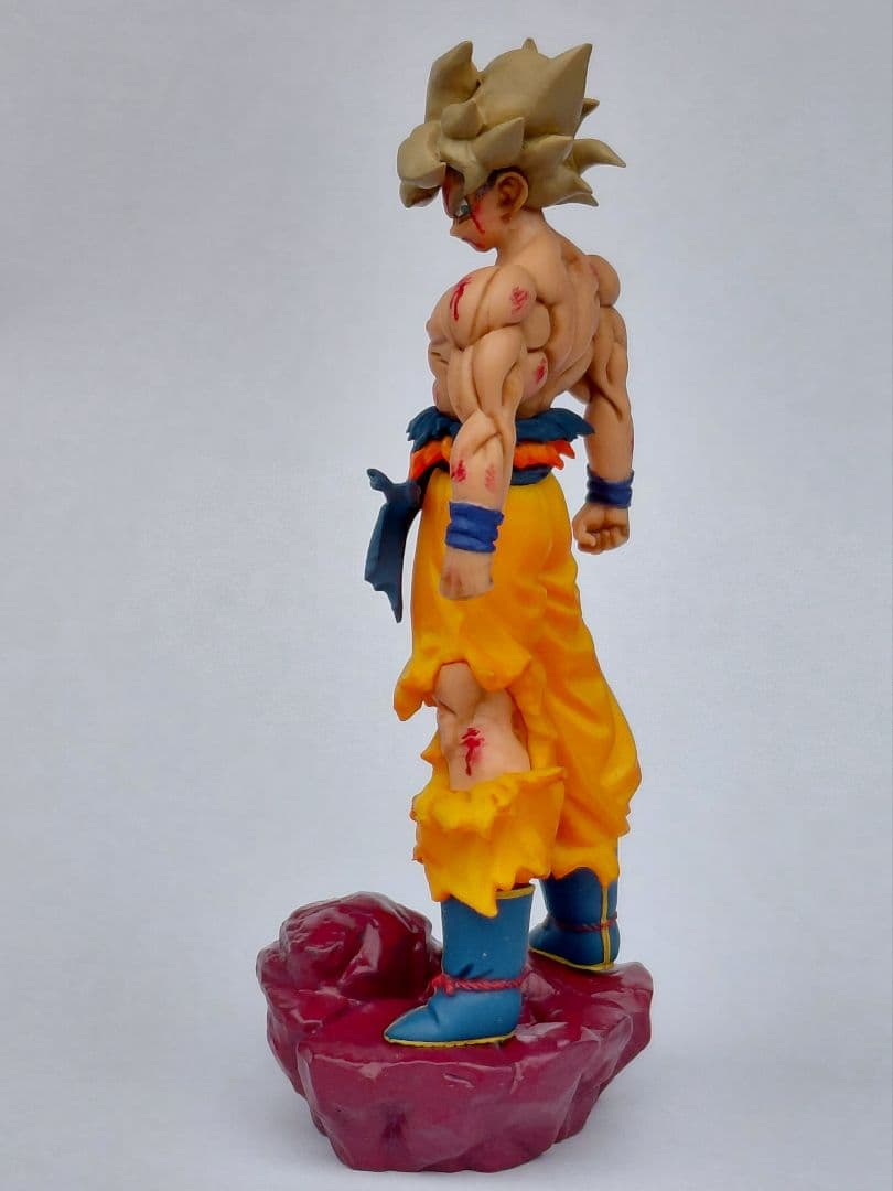HG ドラゴンボール 超サイヤ人 孫悟空 フィギュア 改修 リペイント