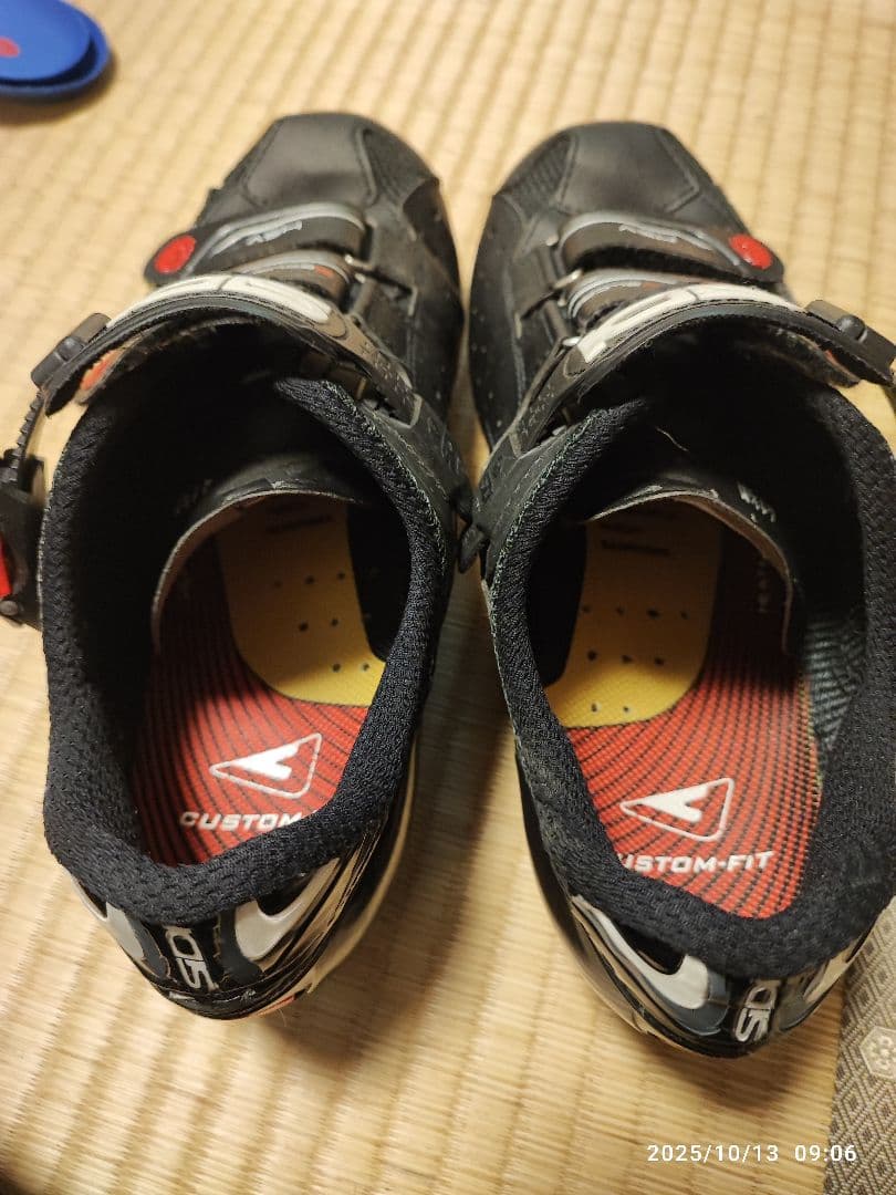CARBON　MEGAサイズ　41　1/2 中古　sidi　サイクルシュ―ズ
