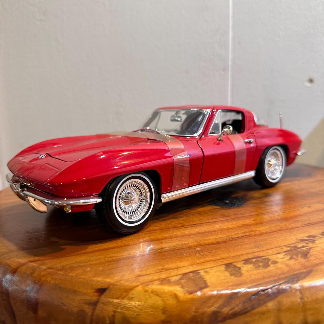 ミニカー 1965 MAISTO CHEVROLET CHEVYCORVETTE 1/18