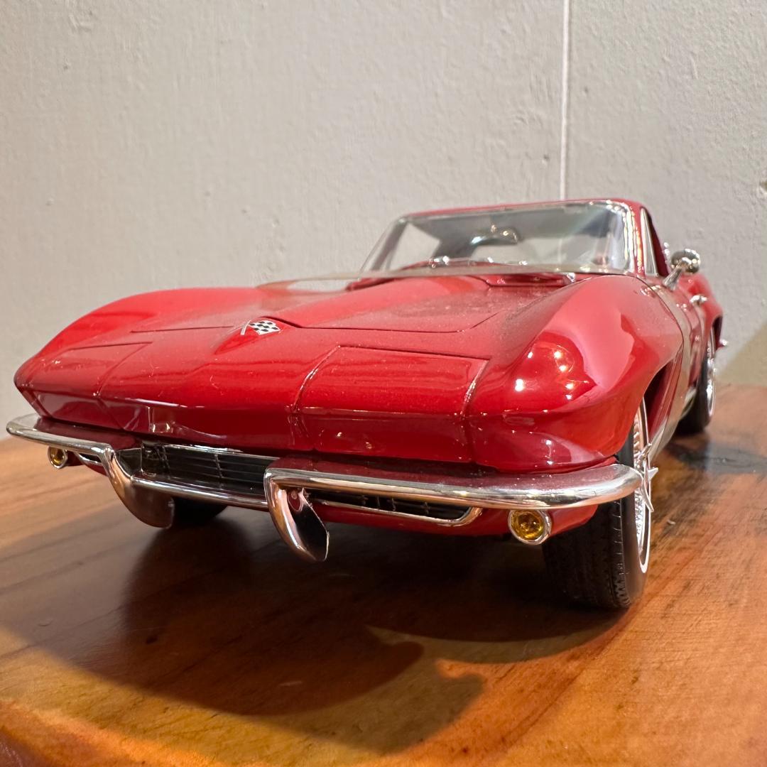 ミニカー 1965 MAISTO CHEVROLET CHEVYCORVETTE 1/18