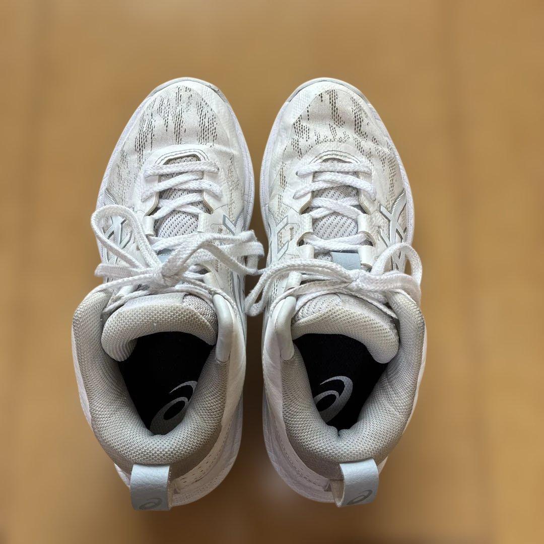 【美品】週末お値引きasics バスケットシューズ　ゲルフープV17 23.5㎝