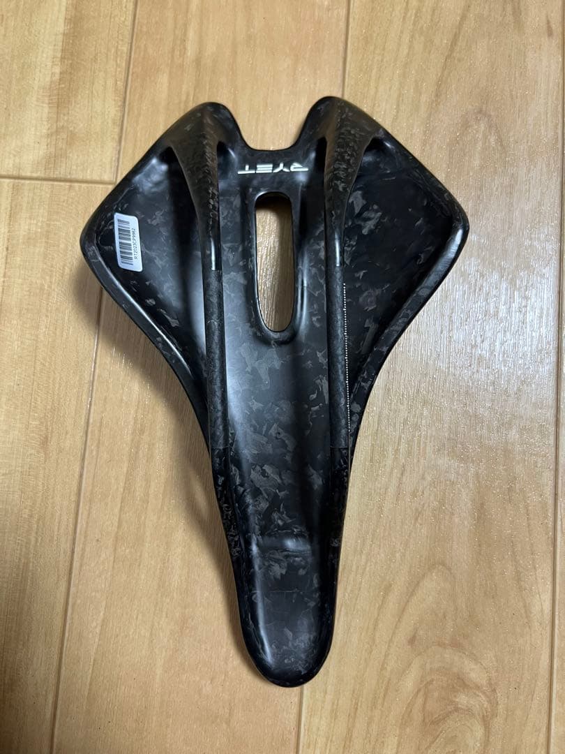 新品 RYET エアロ フルカーボン サドル 軽量