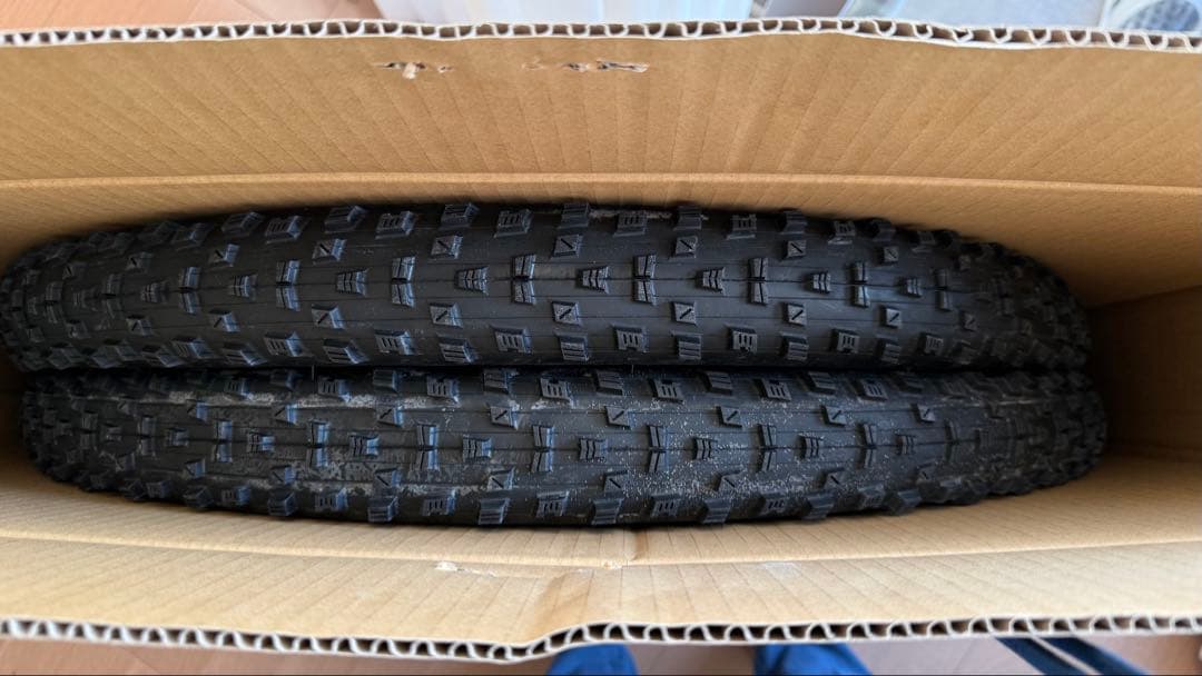 【新品未使用】MAXXIS FOREKASTER 27.5x2.35