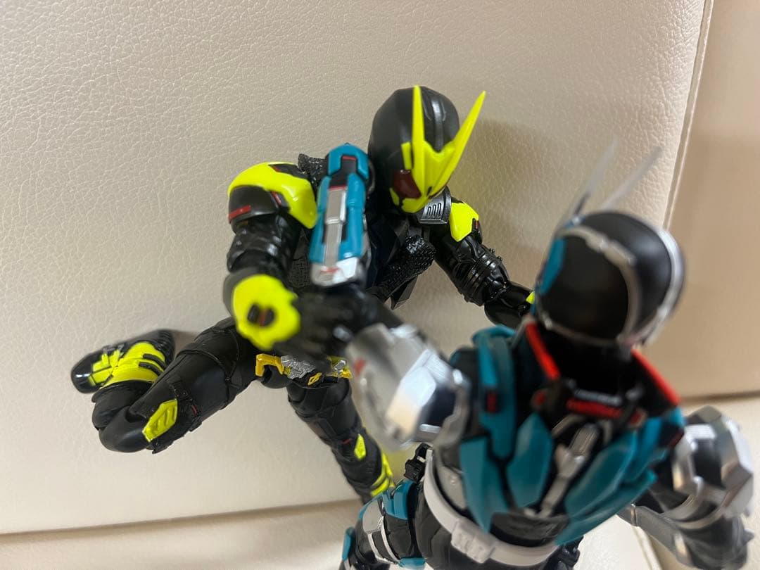 S.H.Figuarts 仮面ライダーゼロゼロワン ライジングホッパー 001