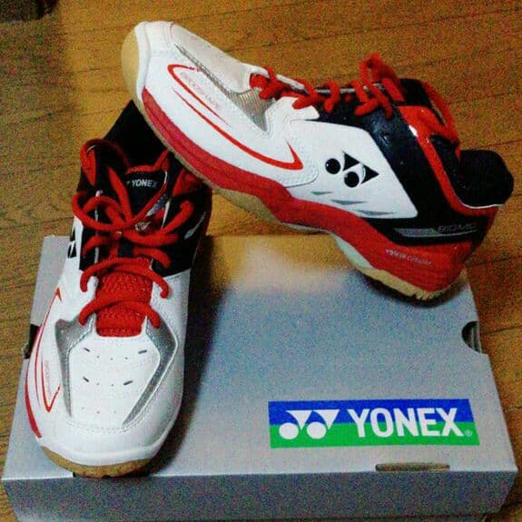 バドミントンシューズ（YONEX）
