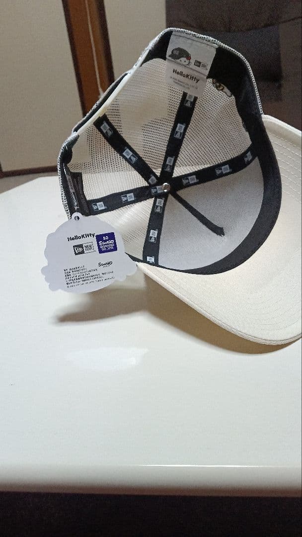 最終お値下げハローキティ トラッカーキャップ ホワイト(NEW ERA）