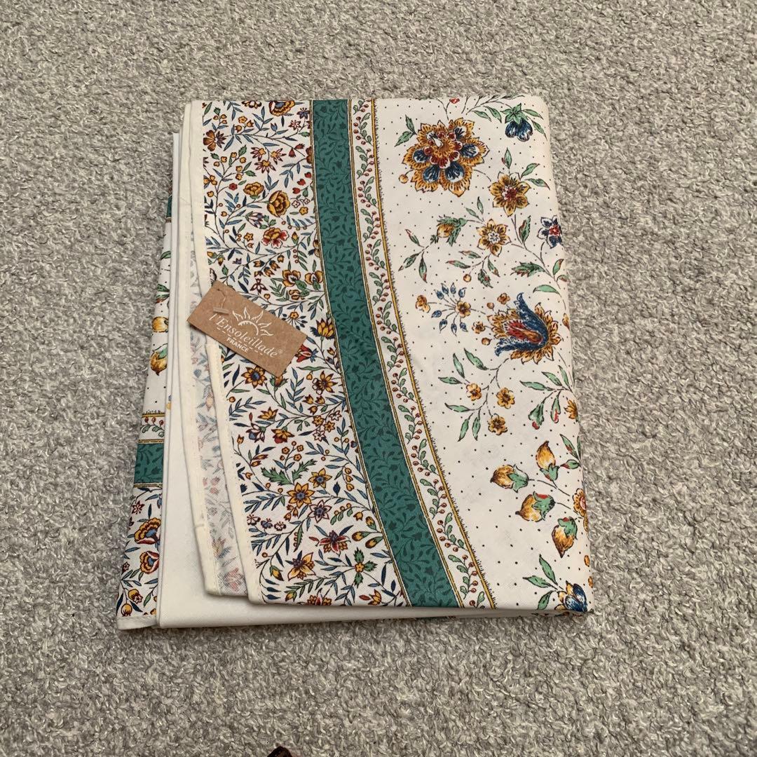 花柄刺繍円形テーブルクロス　撥水加工