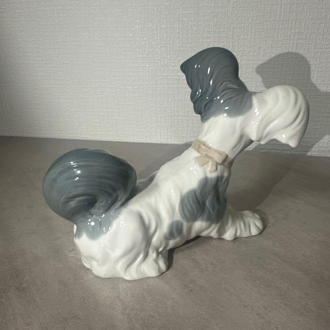リヤドロの犬の陶器置物