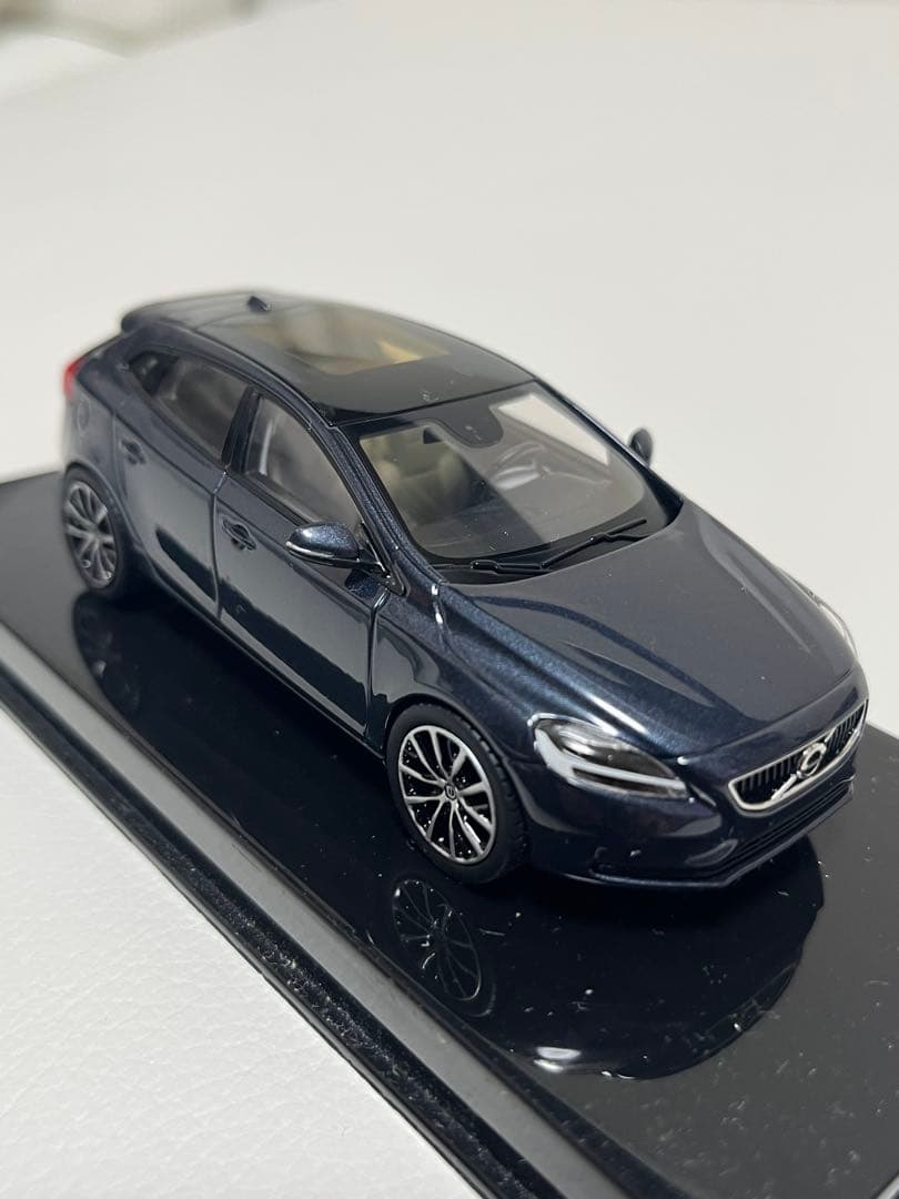 1/43 ボルボ V40