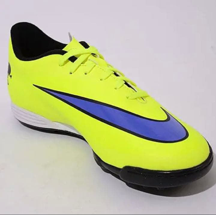 NIKE フットサルシューズ
