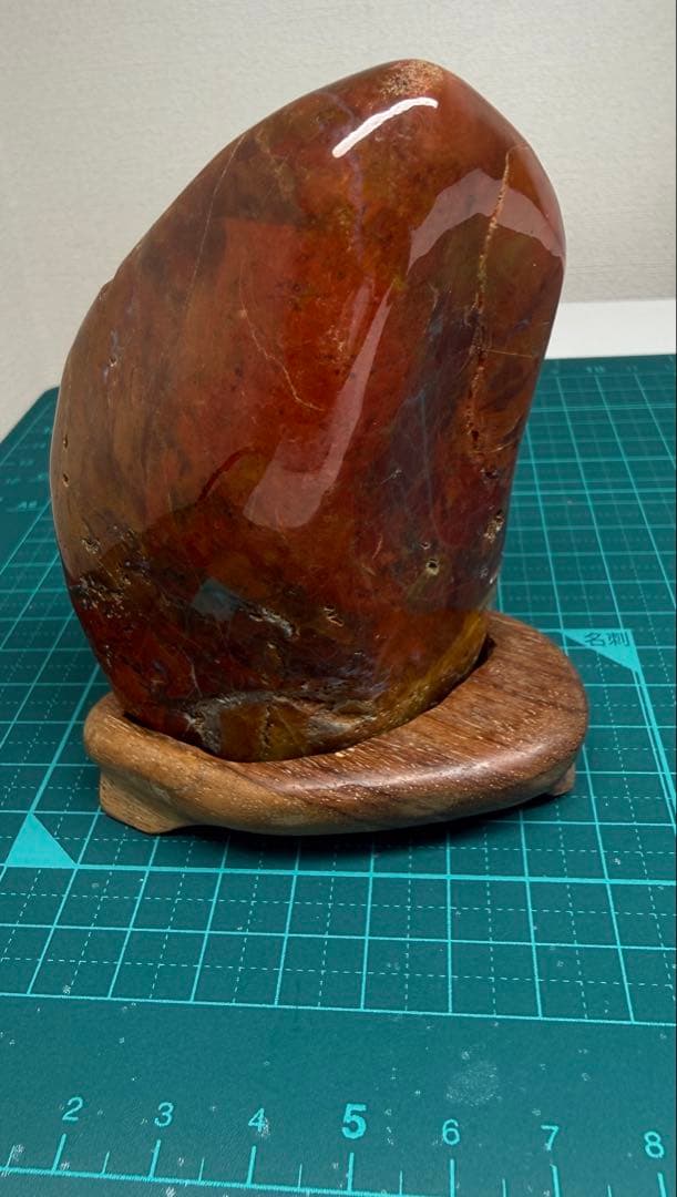 鑑賞石　オーストラリア　ヒスイ（紫縞）木製台座付き