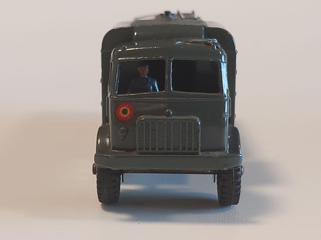ミニカー DINKY PRESSURE REFUELLER RENAULT