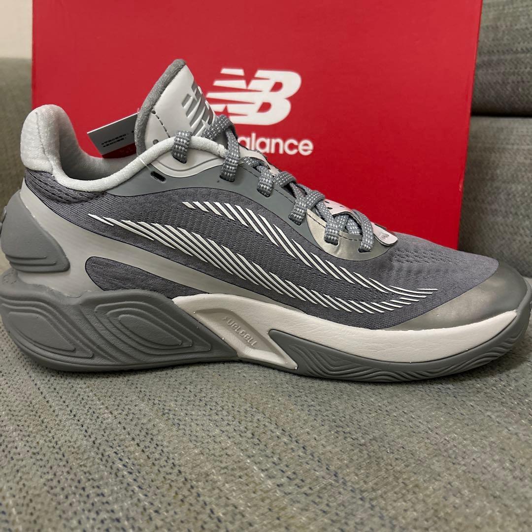 New Balance バスケットボールシューズ グレー/シルバー