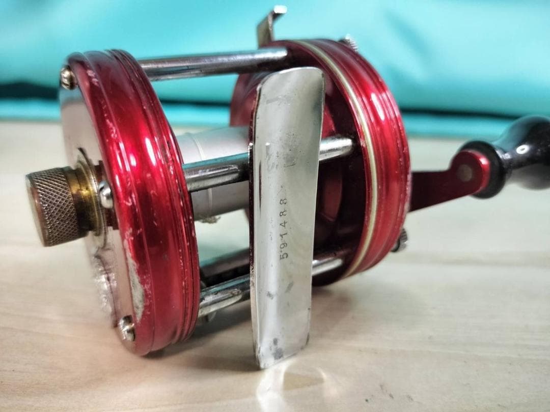 アブガルシア　アンバサダー5000　ビンテージ　リール abu 　レッド