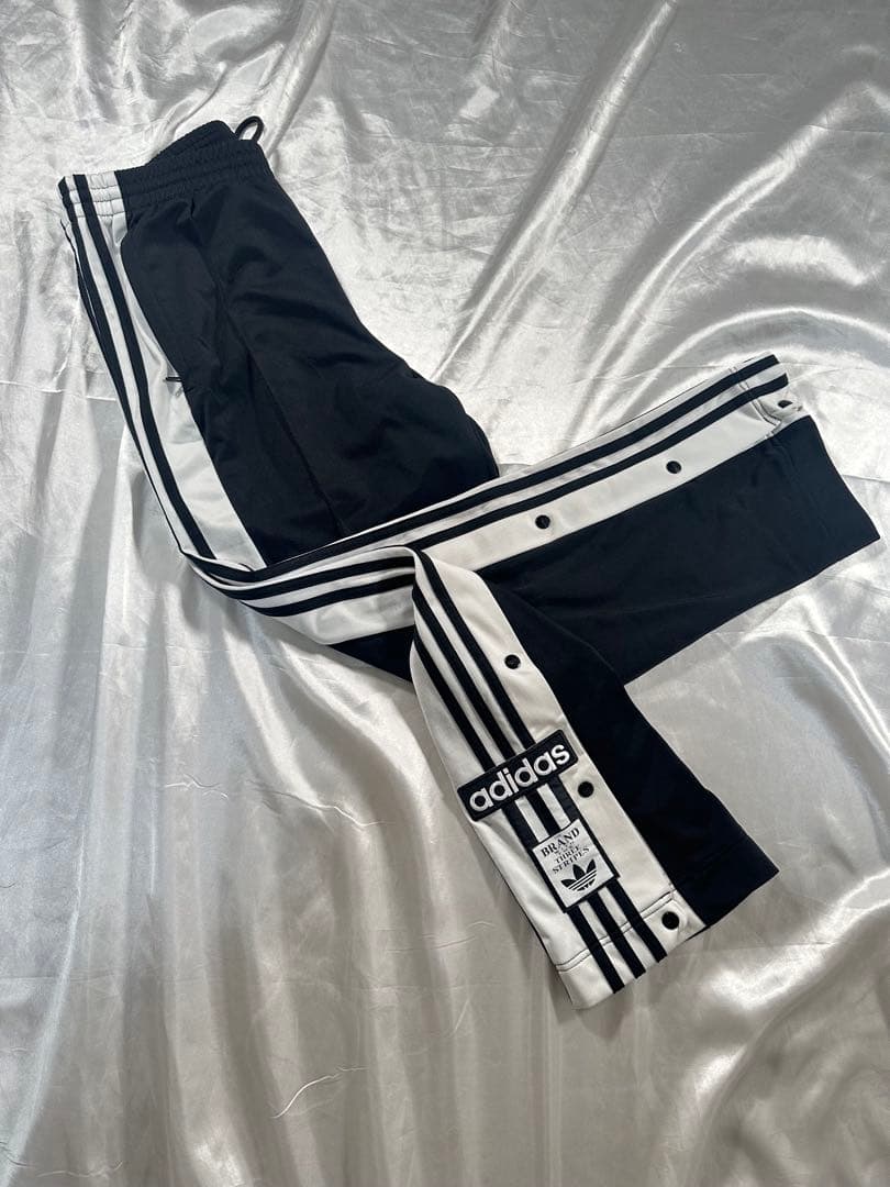 ブラックピンク着用 adidas アディダス トラックパンツ adibreake