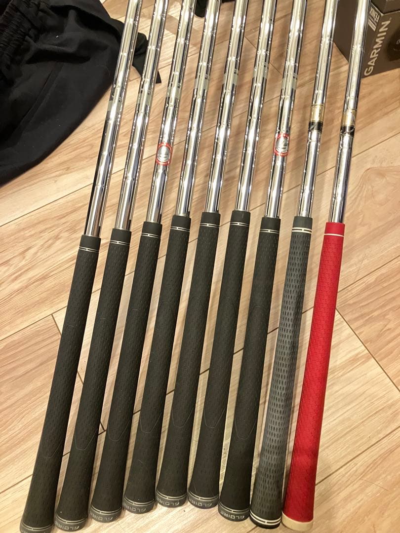 テイラーメイド グローレアイアンセットとオークリースタンドバッグRBZドライバー