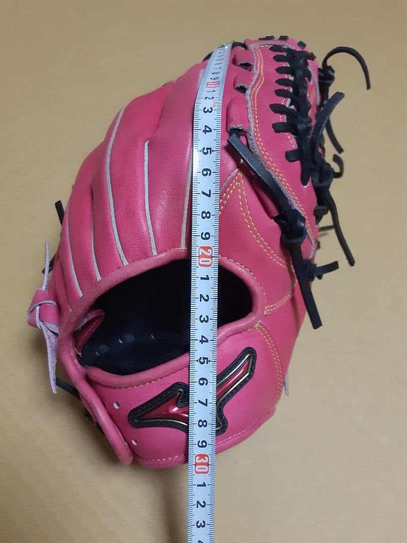 即戦力MIZUNO限定色ピンク、ソフトボール用グローブ希少色