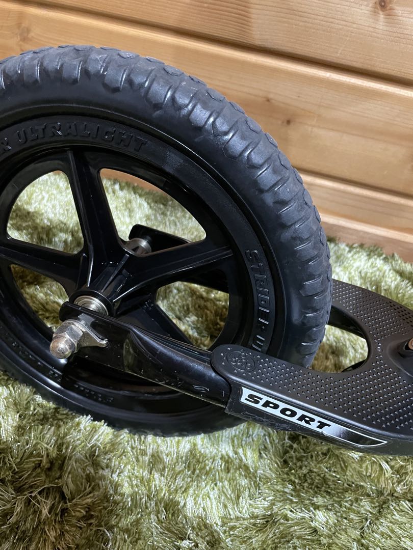 美品　ストライダー　スポーツ　日本正規品　ブラック　　キックバイク