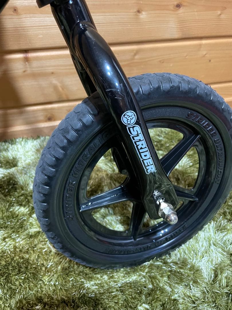 美品　ストライダー　スポーツ　日本正規品　ブラック　　キックバイク
